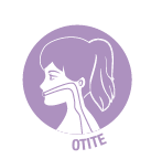 Lutter naturellement contre l’otite avec les huiles essentielles
Votre enfant ressent de vives douleurs à l’oreille ? Il se peut qu’il souffre d’une otite. Très douloureuse, l’otite est une inflammation de l’oreille, située le plus souvent au niveau de la cavité du tympan. Très fréquente chez les enfants de moins de cinq ans, elle peut concerner une oreille ou bien les deux.
Il existe différents types d’otites. Voici un petit tour d’horizon pour vous y retrouver :
L’otite moyenne aigüe (OMA) : c’est une inflammation située en arrière du tympan, causée le plus souvent par une infection bactérienne. Elle ne s’attrape pas par l’oreille externe, mais résulte fréquemment d’autres maladies comme la rhinopharyngite ou l’angine. Elle touche principalement les enfants et s’accompagne souvent de troubles digestifs, comme de la diarrhée ou des vomissements, de conjonctivite, de fièvre et d’un mal-être général.
L’otite séreuse : c’est une inflammation, caractérisée par la présence d’un écoulement non infecté derrière le tympan. Elle n’est pas douloureuse mais il ne faut pas la prendre à la légère car elle entraine une baisse importante de l’audition. On la dépiste via un examen ORL régulier.
L’otite externe : c’est une inflammation du conduit auditif externe, qui peut être due à une infection virale, un grattage, des baignades à répétition… elle concerne souvent les adultes.
Soulager une otite avec les huiles essentielles
Prenez rendez-vous avec votre médecin ou ORL afin de définir quel type d’otite vous fait souffrir ou provoque de vive douleurs à votre enfant. Une otite guérit en général en quelques jours, mais un examen du tympan est nécessaire pour éviter toute complication. Et, on ne soignera pas chaque otite de la même façon !
Attention : n’introduisez jamais d’huiles essentielles à l’intérieur de l’oreille, appliquez-les uniquement sur le pourtour et diluées au préalable dans une huile végétale.
En cas d’otite moyenne aigüe, on fera appel aux huiles essentielles d’Eucalyptus radié, Eucalyptus staegeriana, Tea tree, Lavande, Niaouli, Ravintsara, Thym à linalol.
En cas d’otite séreuse, pensez aux huiles essentielles d’Eucalyptus staegeriana, Camomille allemande ou Katafray.
Conseil aroma : appliquez par exemple  deux gouttes d’huile essentielle de Niaouli ou Thym à linalol, diluées dans un peu d’huile végétale, sur le pourtour externe de l’oreille.
 
 Voici quelques recettes d’aromathérapie reconnues tirées d’ouvrages de référence de synergies d’huiles essentielles pour vous aider à soigner une otite avec les huiles essentielles :
Otite